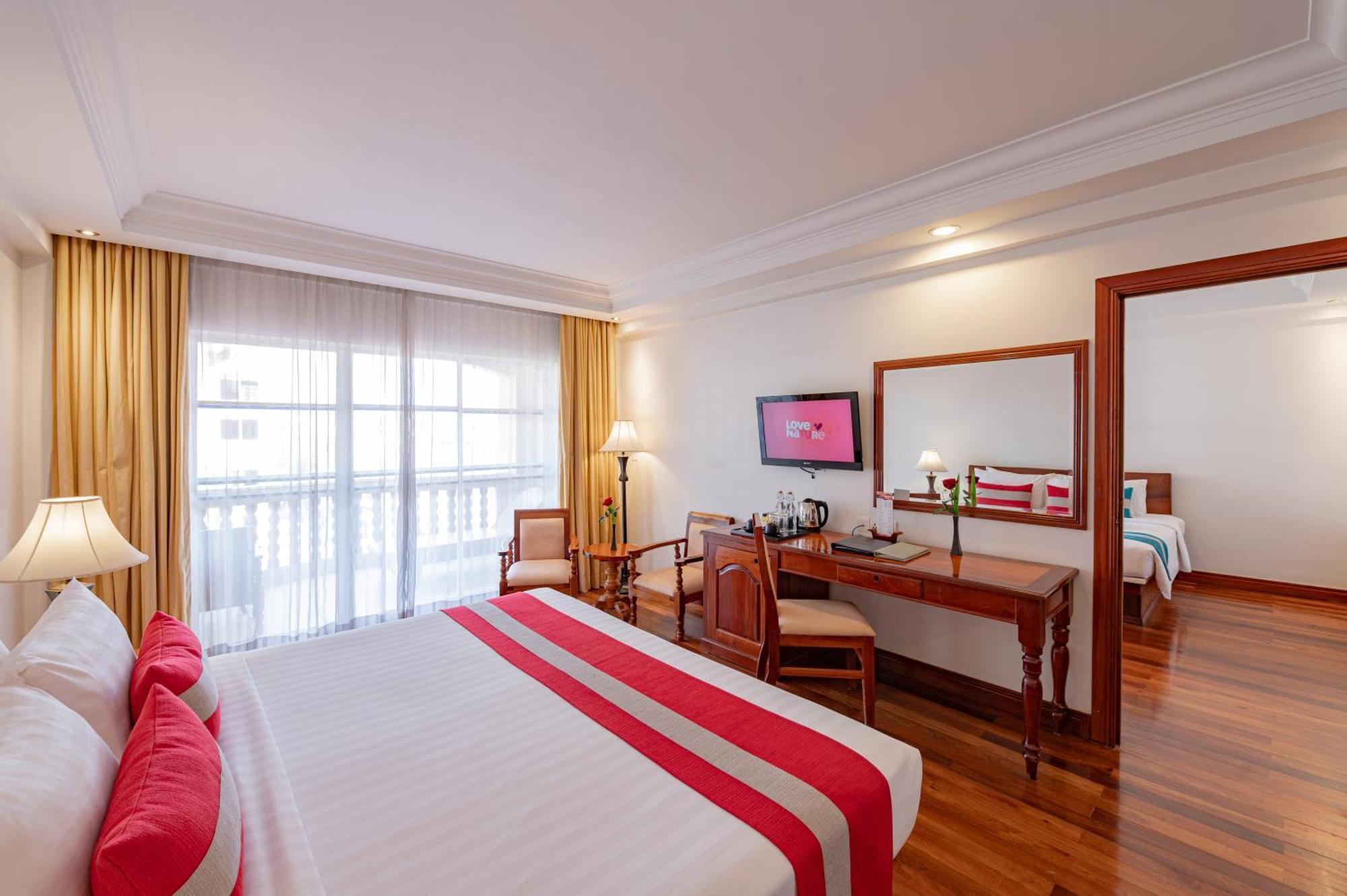 Family Suite - Free 1 way airport pickup + 1  Set Dinner + 60mn massage +1  High Tea